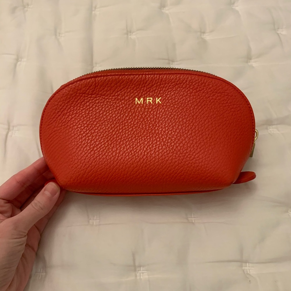 Cuyana pebbled leather pouch